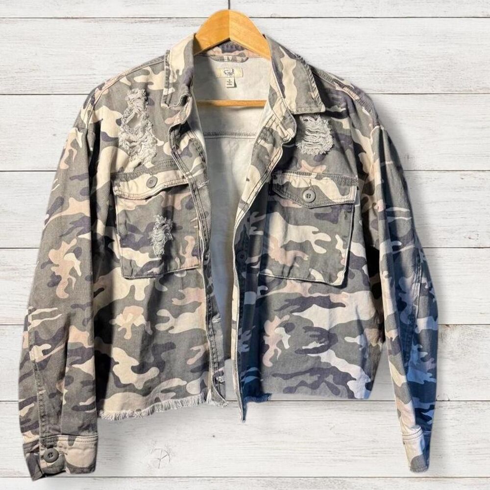 Easel Women's camo denim Jacket cropped small
